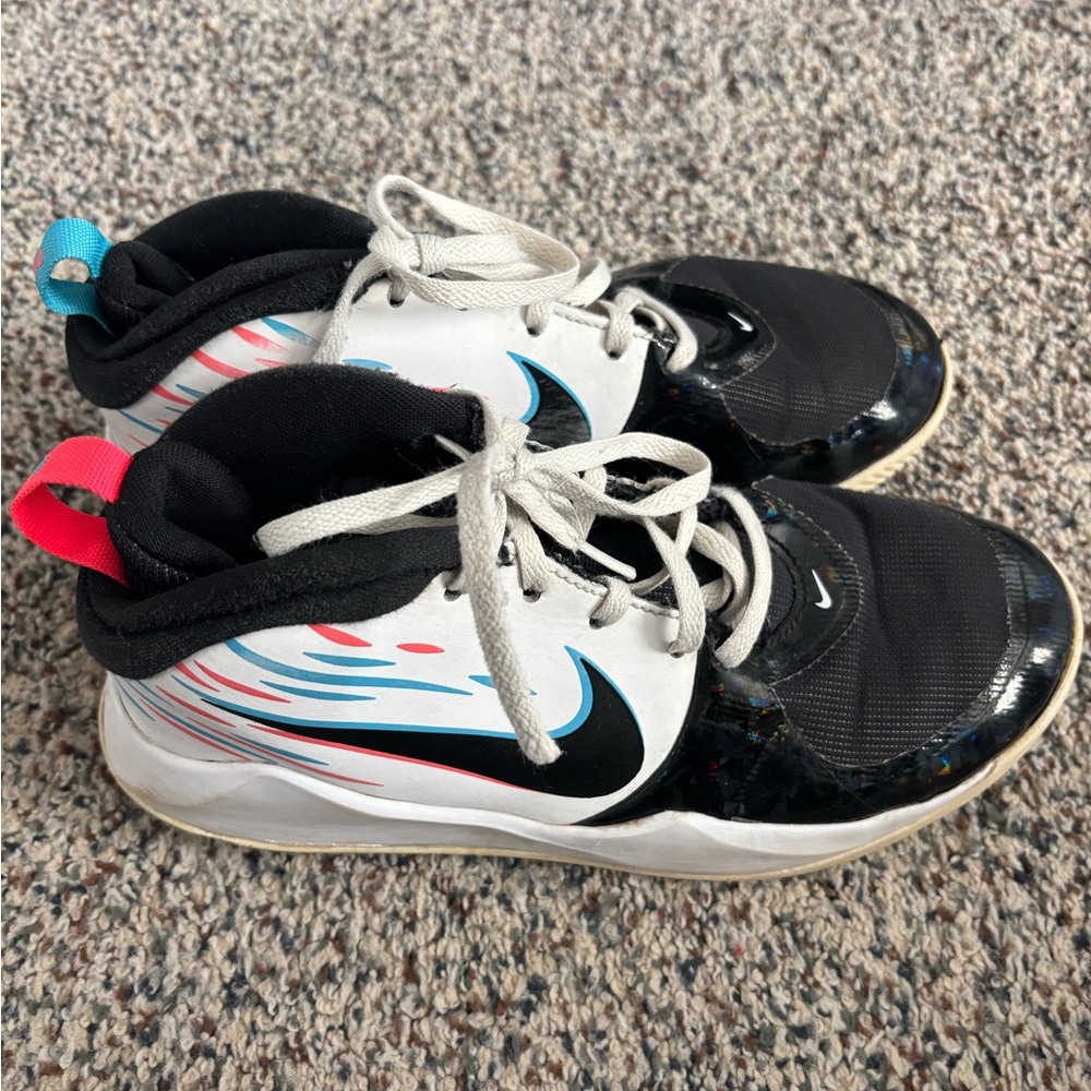 Nike Kids Black and White Sneakers with Red and Blue Accents, size 5Y